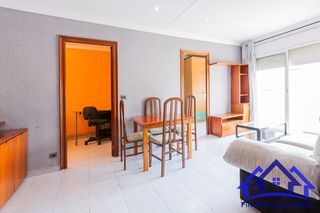 Etagenwohnung in Canet de Mar. Céntrico y acogedor piso de tres dormitorios