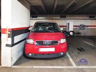 Miete Autoparkplatz in Centre. Plaza de aparcamiento en alquiler