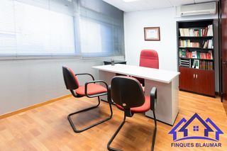 Lloguer Local Comercial a Centre. Local en alquiler ideal para oficina o consulta