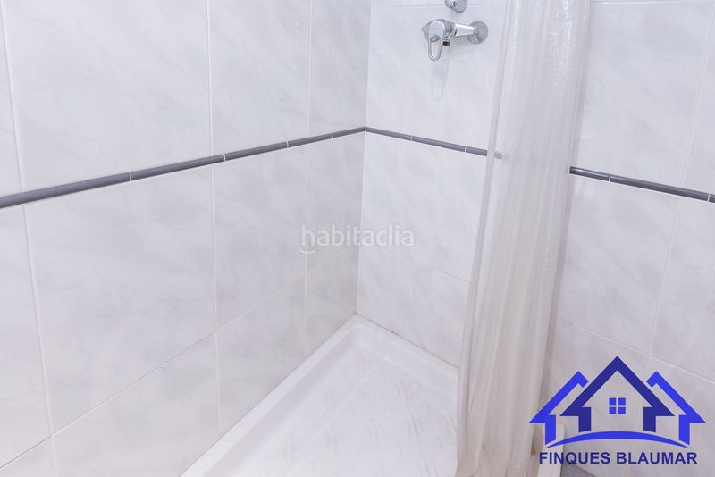 Foto e25df2e7-1247-47f5-90d9-9c711f9a5a66. Alquiler local comercial local en alquiler ideal para oficina o consulta en Arenys de Mar