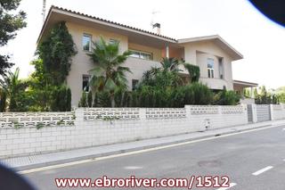 Xalet a Platja de Llevant. Villa con piscina en salou.