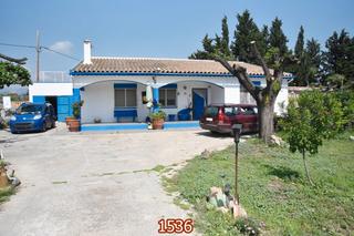 Chalet en Urbanitzacions. Dos casas listas para entrar a vivir en finca totalmente vallada