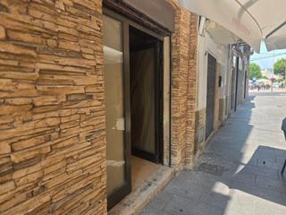 Lloguer Local Comercial a Carrer sant pere 12. Local frente  al mercado de tortosa