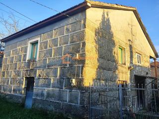 Casa a Amoeiro