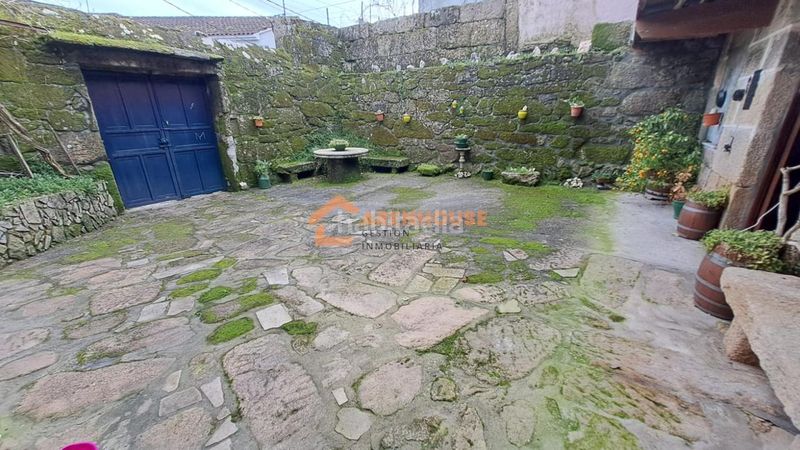 Foto 3bab6967-6a5b-4b71-88de-ff5d009ca0f5. Casa amb calefacció aparcament a Punxín