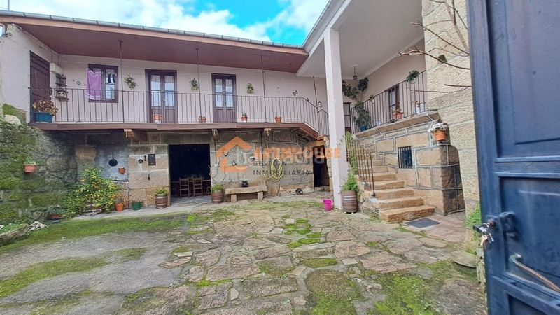 Foto 7b3d4405-9433-4c51-811f-b3a5a4de9e3e. Casa amb calefacció aparcament a Punxín