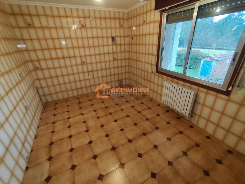 Foto 0d9f3f42-4d25-428f-8698-57b93720bd7e. Maison avec chauffage parking dans Boborás