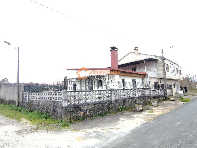 Foto 40de6d6d-758e-4d67-852c-eb10d8b79665. Maison avec chauffage parking dans Boborás