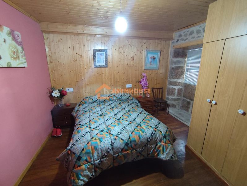 Foto 42a42f9b-4011-4a01-919d-05cef05cee8a. Casa amb calefacció a Montederramo