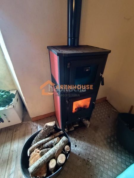 Foto d1aa45d8-15aa-4658-a592-640495441dfa. Casa amb calefacció a Montederramo