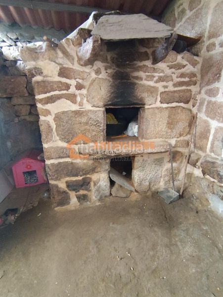 Foto 02a4ea9d-3904-41e9-b5a3-b27177e7b542. Haus mit heizung in Montederramo