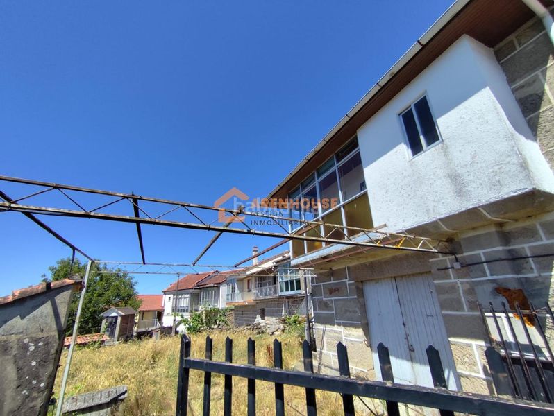 Foto 4e086afd-40b4-4525-919c-28c170f71b6e. Casa amb calefacció aparcament a Baños de Molgas