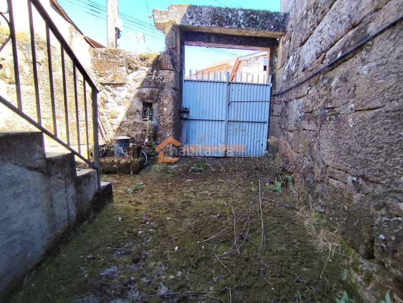 Foto a693a104-19fb-4612-ad77-cae9234d4b24. Casa amb calefacció aparcament a Baños de Molgas