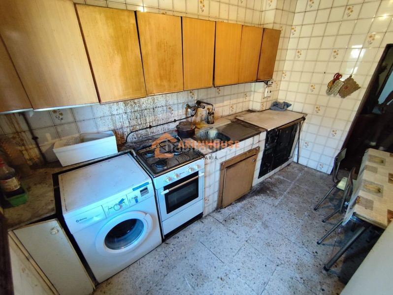 Foto cc7e09bf-4663-4c68-aab2-36c0d5d51913. Casa amb calefacció aparcament a Baños de Molgas