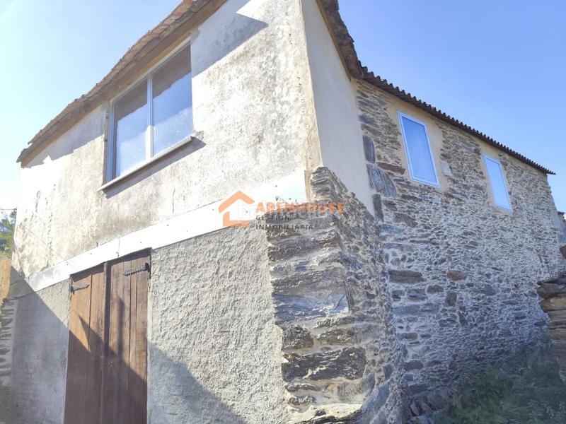 Foto 56f93877-db09-4ea1-bd61-1039adbbbb2b. Casa amb calefacció aparcament a Irixo (O)