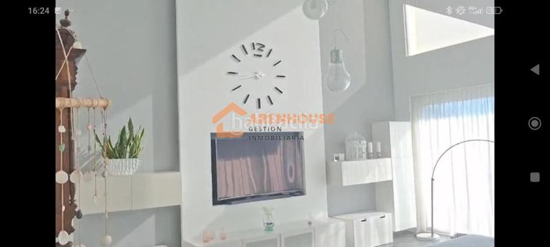 Foto 4da61dfa-046d-4c14-b1e9-3b97cab82fb6. Chalet con riscaldamento parcheggio piscina in Cambados