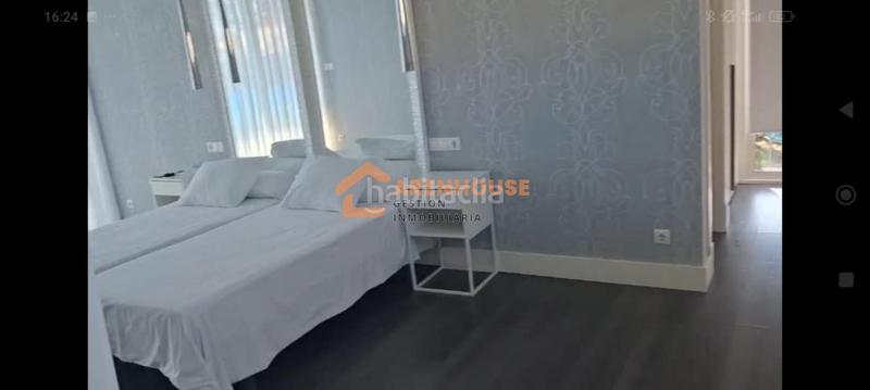 Foto 78771bdc-6a8f-4c74-b14e-55726e568b92. Chalet con riscaldamento parcheggio piscina in Cambados