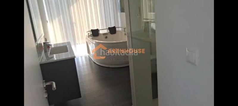 Foto 9f796ca7-b42a-42b2-b975-6c2f974f1cf6. Chalet con riscaldamento parcheggio piscina in Cambados