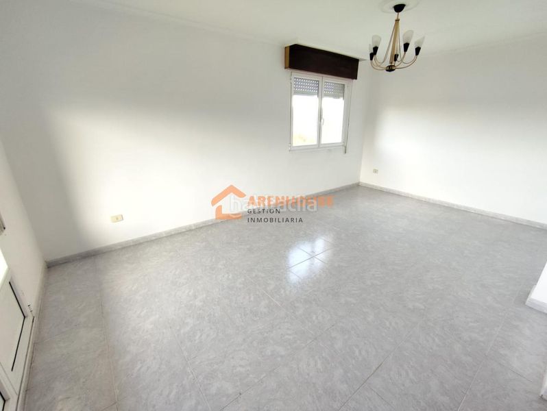Foto 079e6279-8631-4c41-995d-be87fbaf0d47. Maison avec chauffage parking dans Baltar