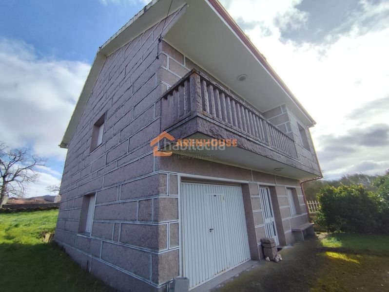Foto 6780d936-9a33-44c1-9759-c35b014ceeb1. Maison avec chauffage parking dans Baltar