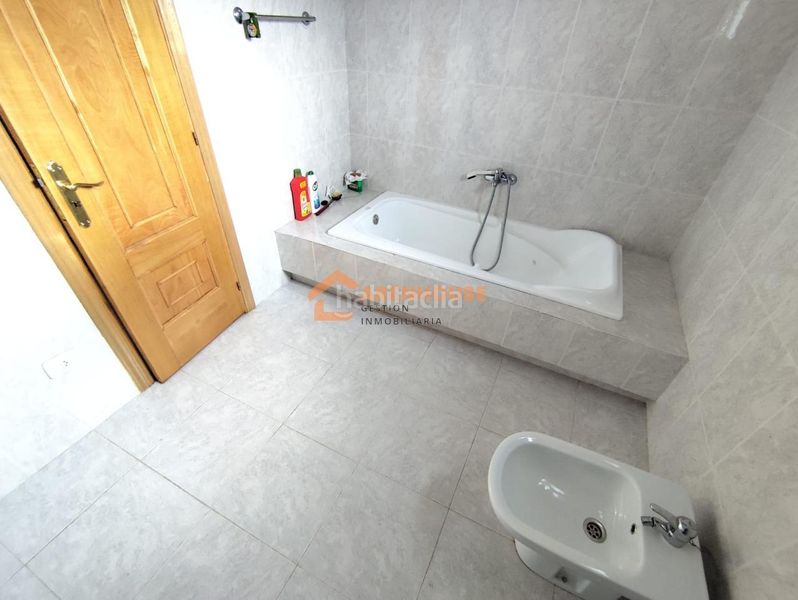 Foto ab10a2f6-e13f-41f2-87d7-c0169fe6ecdf. Maison avec chauffage parking dans Baltar