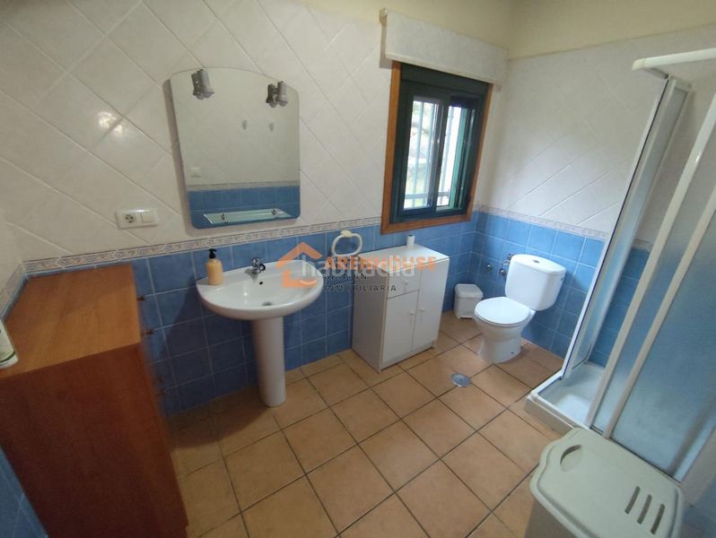 Foto 1cc2242a-22fb-4712-adf1-e5228dc0776a. Casa amb calefacció aparcament a Barbadás