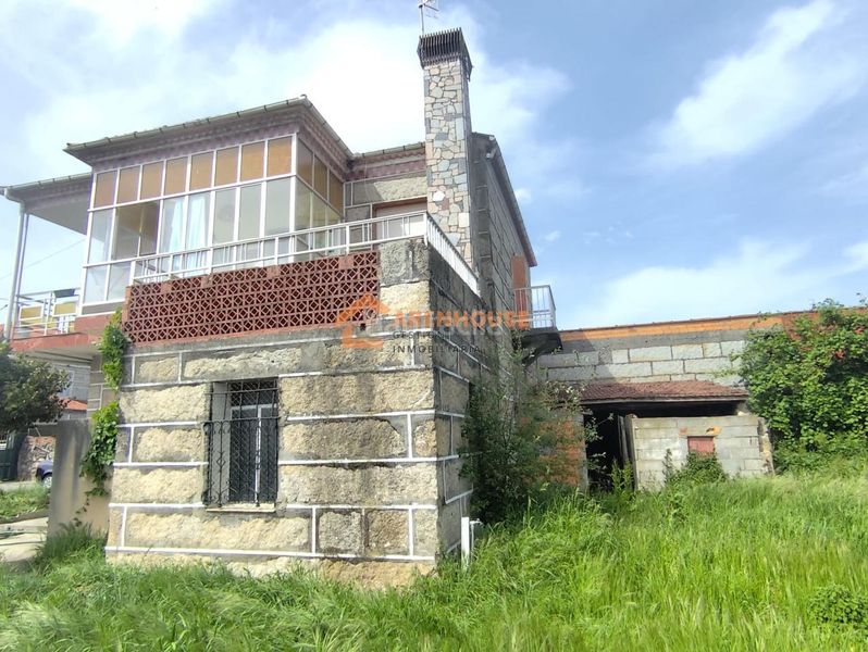 Foto 40cb366a-8359-483f-a033-6b586048db13. Casa amb calefacció aparcament a Xunqueira de Ambía