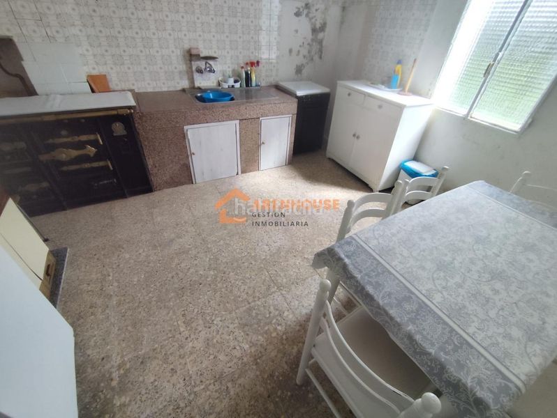 Foto 6d8448c4-b64b-4a2b-a808-f911517b807b. Casa amb calefacció aparcament a Xunqueira de Ambía