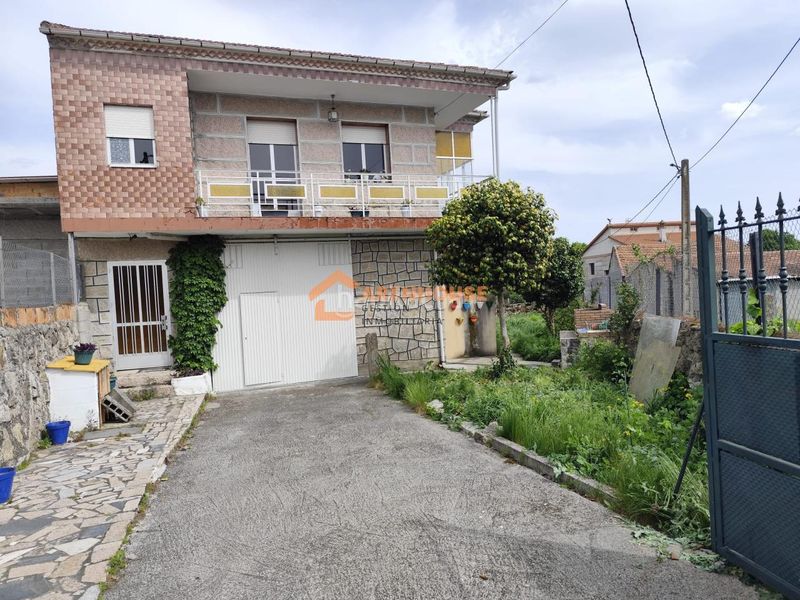 Foto 90ba51ba-24f7-4e0d-8db7-9681179fa54d. Casa amb calefacció aparcament a Xunqueira de Ambía