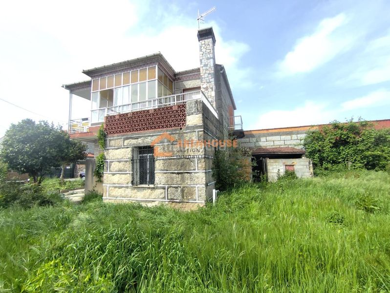 Foto b108700c-57dd-4291-81c0-f83500f96095. Casa amb calefacció aparcament a Xunqueira de Ambía