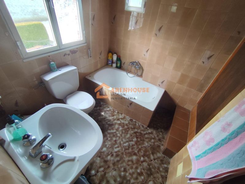 Foto f4415266-b2de-4b6d-934c-4dca6c65730c. Casa amb calefacció aparcament a Xunqueira de Ambía