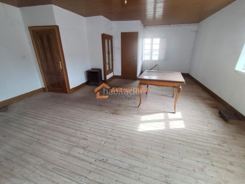 Foto 9ca39b5b-1171-4b33-942b-6e2639a76637. Casa amb calefacció aparcament a Xunqueira de Ambía