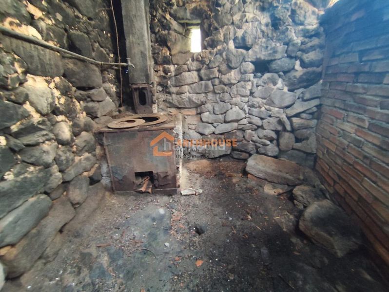 Foto 3683f449-baf6-45bb-9bd9-39a1f701ca5a. Casa amb calefacció aparcament a Baños de Molgas