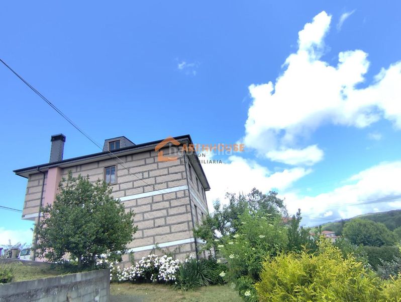Foto 5f9a776b-482a-4106-a8b6-20dcc6041c29. Chalet en Bande
