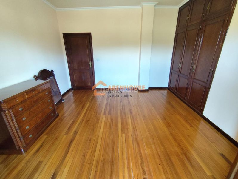 Foto aee80507-2870-4dc4-b664-2ee20d05bf63. Chalet en Bande