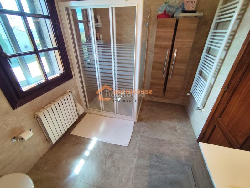 Foto 4a5f73e9-3f25-4974-84e3-dc5d093de928. Xalet amb calefacció aparcament a Bande