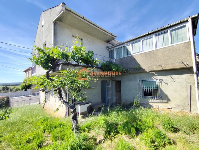 Foto 1b52ba97-36c6-4966-800d-1723d11349e2. Casa amb calefacció aparcament a Sarreaus