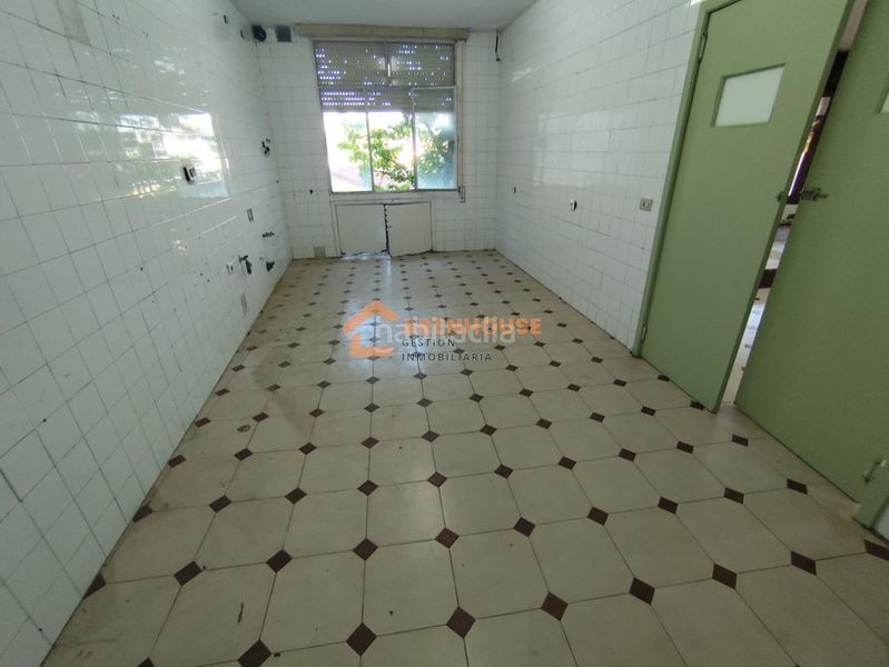 Foto 4a77a0b2-23d2-4f40-ab29-0f2705429967. Local comercial a Carballiño (O)