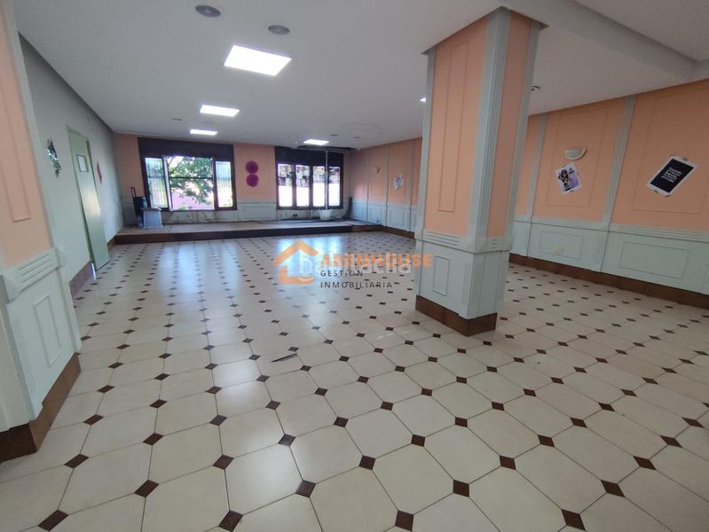 Foto d3e356b2-7297-4511-b693-f54ee9f6e60b. Local comercial a Carballiño (O)