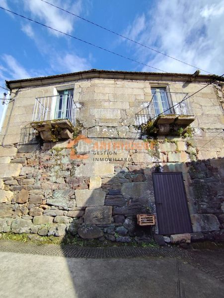 Foto b2c917cb-8ac6-4258-b455-212e38b575b1. Casa amb calefacció aparcament a Castrelo de Miño