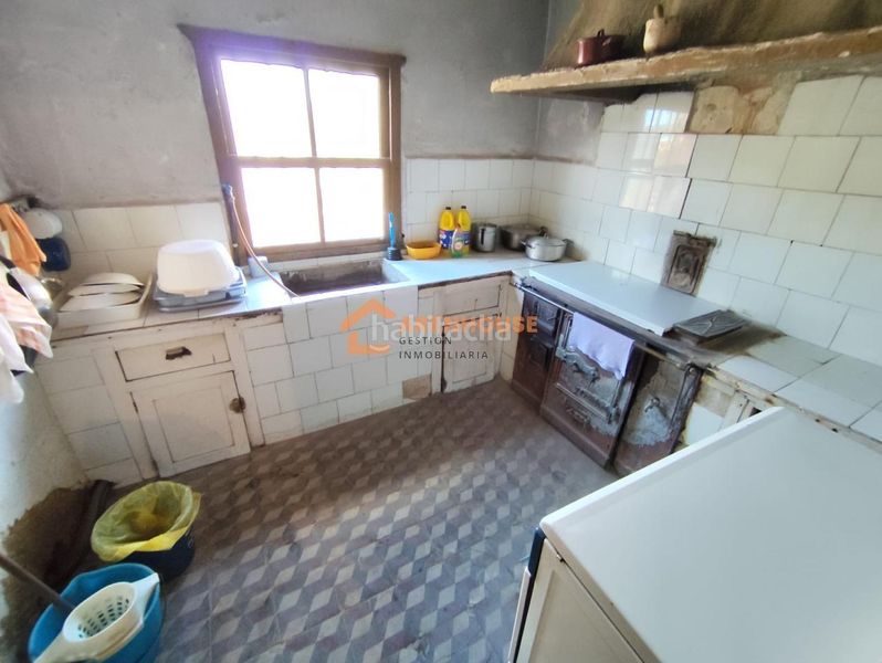 Foto d2a575dc-4f83-45cb-9ab8-2ba6eedd0196. Casa amb calefacció aparcament a Castrelo de Miño