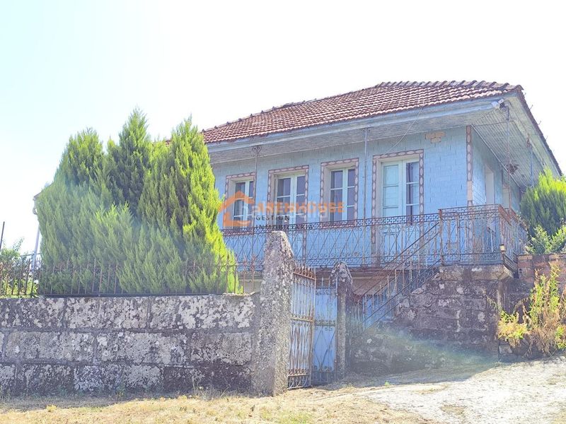 Foto 4ce1c3f9-1d9c-4af9-811e-dab4e43886ae. Casa amb aparcament a Leiro