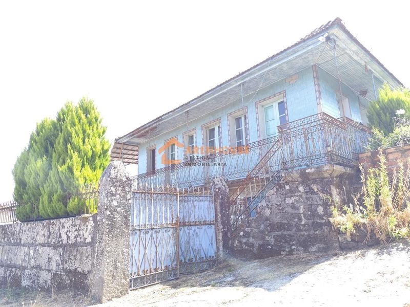 Foto 5cf386f3-6bea-4bde-ad85-95d6a5c48ea7. Casa amb aparcament a Leiro