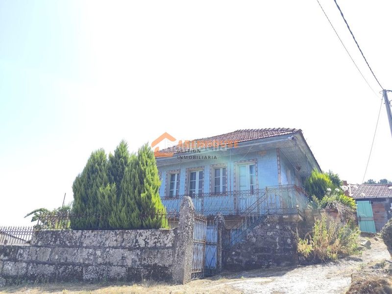 Foto 791dd001-2e95-4577-9b15-664fa8400322. Casa amb aparcament a Leiro