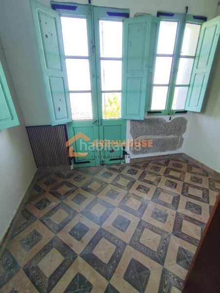 Foto 8628211d-7e26-4b06-adf6-b495978c3290. Casa amb aparcament a Leiro