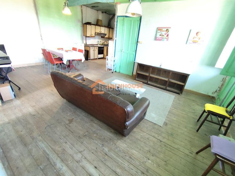 Foto 96cc9884-b8b0-412c-a1ad-e9c296b4304f. Casa amb aparcament a Leiro