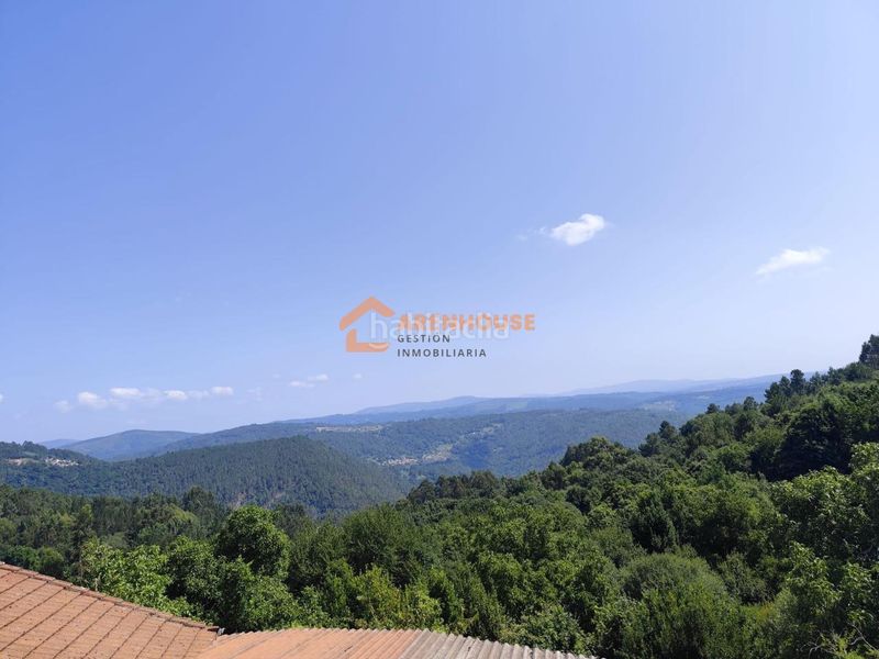 Foto b858712b-b617-4545-9c57-805225ac817f. Casa amb aparcament a Leiro
