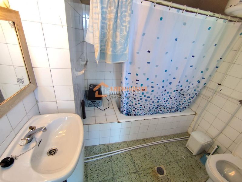 Foto c21c3d27-4293-4d32-9e8f-241650d48b59. Casa amb aparcament a Leiro