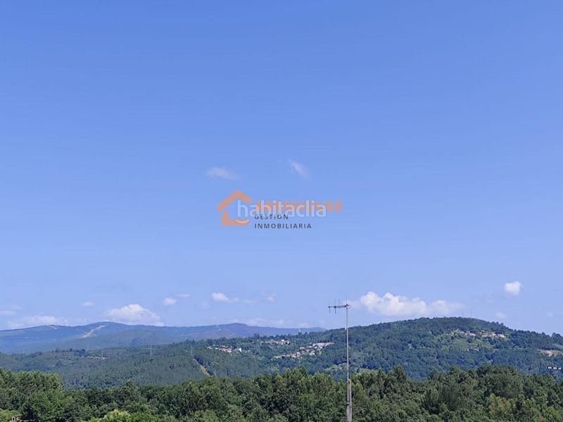 Foto c30b8097-5dce-4c27-8a1e-55ef20851e91. Casa amb aparcament a Leiro