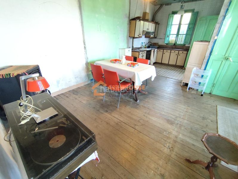 Foto f0f4df31-acfb-4455-a6be-b9728ff7efe9. Casa amb aparcament a Leiro
